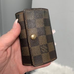 2004 authentic Louis Vuitton DE 6-ring key holder